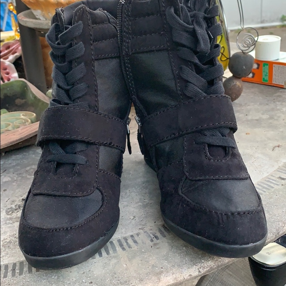 Simply Vera Vera wang booties